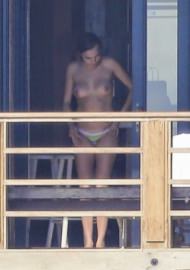 golaya-kara-delevin-30 Сиськи Кары Делевинь