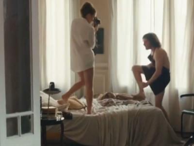 emma-uotson-strastno-celuetsya-s-parnem-2 Эмма Уотсон фотографирует парня в фильме Колония Дигнидад