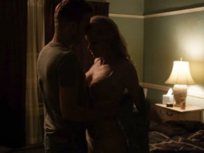 Эротическая сцена Мишель Монаган в сериале Путь