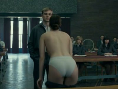 Дженнифер Лоуренс в трусах в фильме Красный воробей