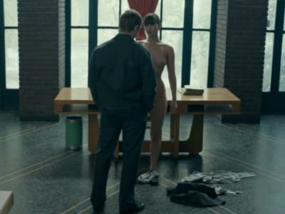 Голая Дженнифер Лоуренс в фильме Красный воробей