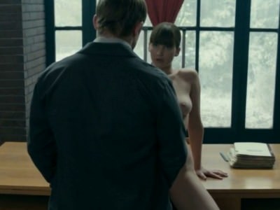 Голая Дженнифер Лоуренс в фильме Красный воробей