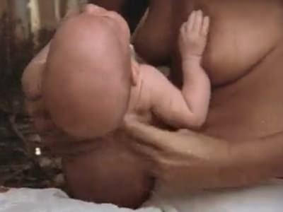 Голая грудь Брук Шилдс в фильме Голубая лагуна