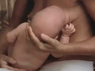 Голая грудь Брук Шилдс в фильме Голубая лагуна