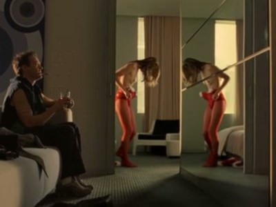 golaya-grud-mishel-monagan-poceluj-navylet-2 Голая грудь Мишель Монаган в фильме Поцелуй навылет