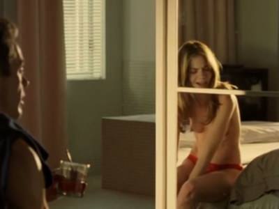 golaya-grud-mishel-monagan-poceluj-navylet-4 Голая грудь Мишель Монаган в фильме Поцелуй навылет