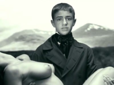 Голая грудь Моники Беллуччи в фильме Малена