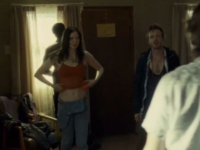 golaya-grud-riki-lindhoum-1 Рики Линдхоум снимает майку