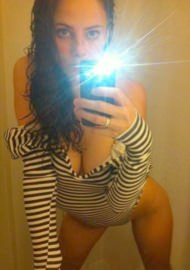 golaya-kaya-skodelario-1 Кая Скоделарио в сексуальном купальнике