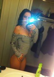 golaya-kaya-skodelario-4 Кая Скоделарио в сексуальном купальнике