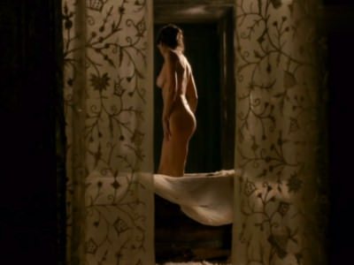 Голая Клэр Форлани в сериале Камелот