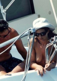 Голая грудь Моники Беллуччи