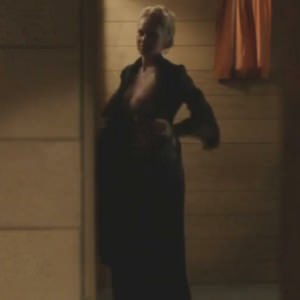 Голая Памела Андерсон в фильме Человеческий сад