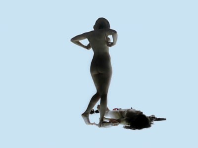 golaya-skarlett-johansson-zabiraet-odezhdu-u-devushki-4 Голая Скарлетт Йоханссон забирает одежду у девушки