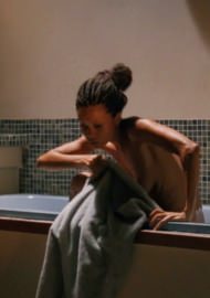 golaya-tendi-nyuton-2 Голая грудь Тэнди Ньютон