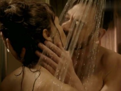 golaya-tendi-nyuton-seks-v-dushe-4 Тэнди Ньютон занимается сексом в душе