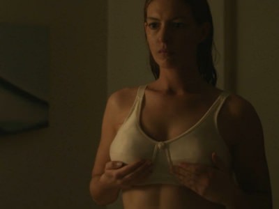 Грудь Энн Хэтэуэй из фильма Последнее, чего он хотел