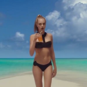 kara-delevin-v-kupalnike-2 Кара Делевинь в купальнике в Валериане и город тысячи планет