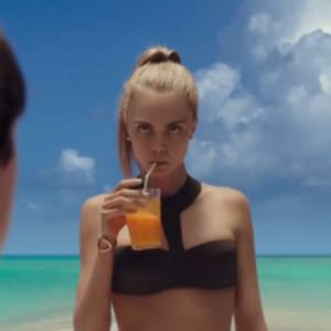 kara-delevin-v-kupalnike-3 Кара Делевинь в купальнике в Валериане и город тысячи планет