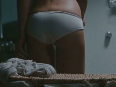 задница Кейт Бекинсейл в фильме Белая мгла