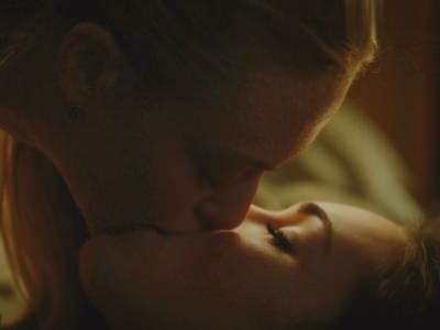 megan-foks-celuetsya-s-devushkoj-3 Меган Фокс целуется с девушкой