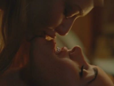 megan-foks-celuetsya-s-devushkoj-4 Меган Фокс целуется с девушкой