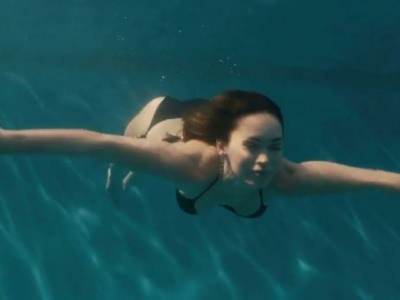 Меган Фокс в купальнике в фильме Это сорок