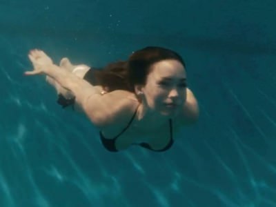 Меган Фокс в купальнике в фильме Это сорок