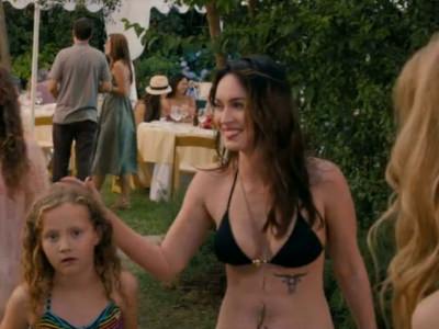 megan-foks-v-kupalnike-eto-sorok-8 Меган Фокс в купальнике в фильме Это сорок