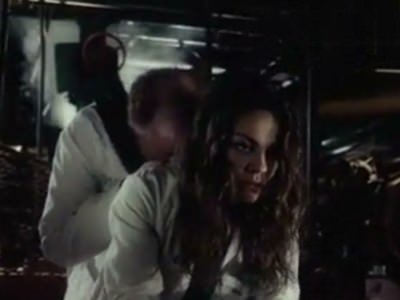 milu-kunis-trahayut-szadi-4 Милу Кунис трахают сзади