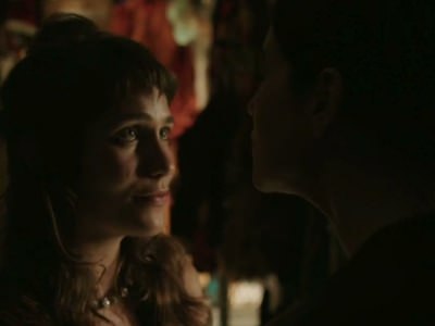 monika-belluchchi-celuet-devushku-v-guby-1 Моника Беллуччи целует девушку в губы