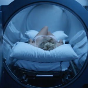 pamela-anderson-v-trusikah-podklyuchyonnye-4 Памела Андерсон в трусиках в фильме Подключённые