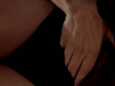 paren-zalez-v-trusy-k-tendi-nyuton-3 Парень залез в трусы к Тэнди Ньютон