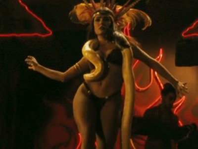 salma-hajek-tancuet-v-nizhnem-bele-3 Сальма Хайек танцует в нижнем белье в фильме От заката до рассвета