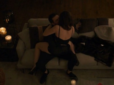 Эротическая сцена Энн Хэтэуэй в Восемь подруг Оушена