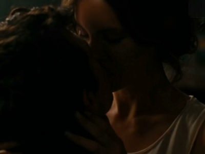 Эротическая сцена Кейт Бекинсейл в Одинокий в Нью-Йорке