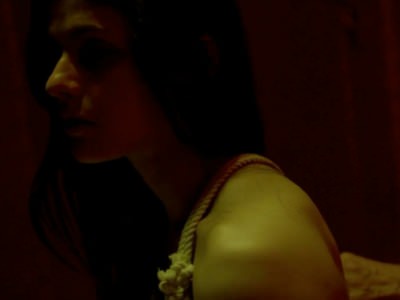 seks-aleksandry-daddario-vse-ottenki-tokio-3 Секс Александры Даддарио в фильме Все оттенки Токио