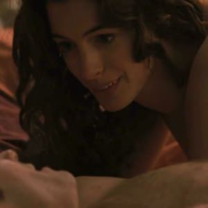 Секс Энн Хэтэуэй в фильме Любовь и другие лекарства