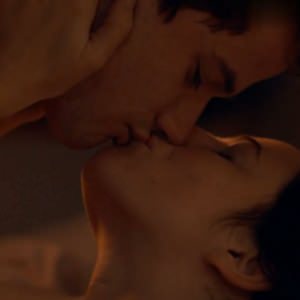 seks-kai-skodelario-ceplyayas-za-lyod-12 Секс Каи Скоделарио в сериале Цепляясь за лёд