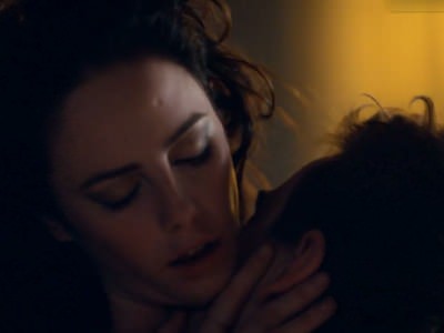 Секс Каи Скоделарио в сериале Цепляясь за лёд