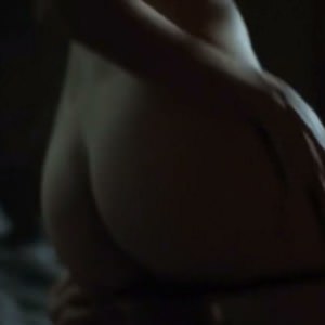 seks-mishel-monagan-fort-bliss-1 Голая попа Мишель Монаган в фильме Форт Блисс