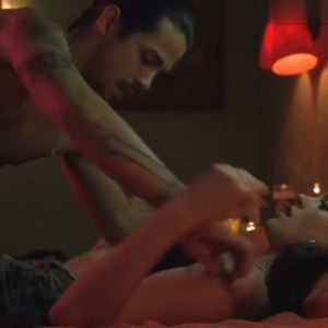 seks-scena-enn-heteuej-krejzi-2 Секс Энн Хэтэуэй из фильма Крэйзи