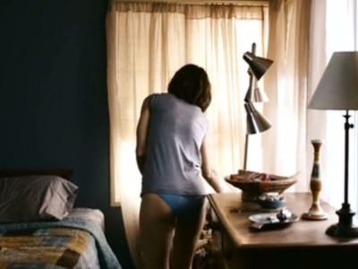 Попа Мишель Монаган в фильме Дальнобойщица