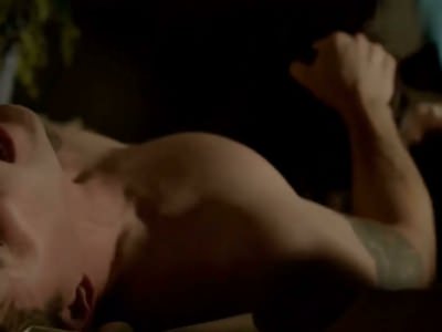 Секс Тэнди Ньютон в сериале Бестия