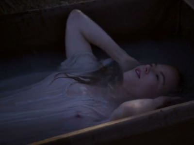 Сиськи Николь Кидман в фильме Королева пустыни