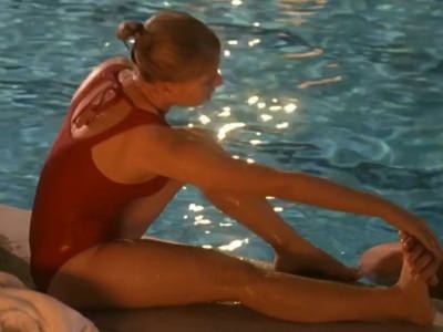 Скарлетт Йоханссон в купальнике в фильме Сенсация