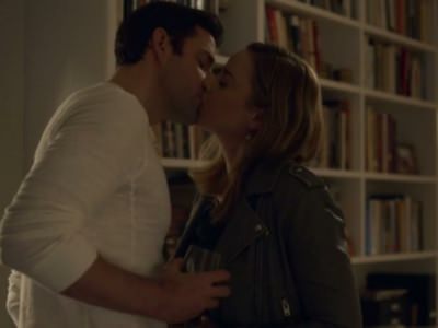 eroticheskaya-scena-ebbi-kornish-dzhek-rajan-1 Эротическая сцена Эбби Корниш в сериале Джек Райан