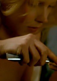 Голая грудь молодой Эбби Корниш