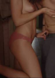 Голая грудь молодой Эбби Корниш