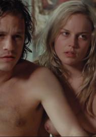 Голая грудь молодой Эбби Корниш